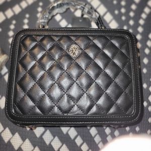 Black boxed crossbody nag